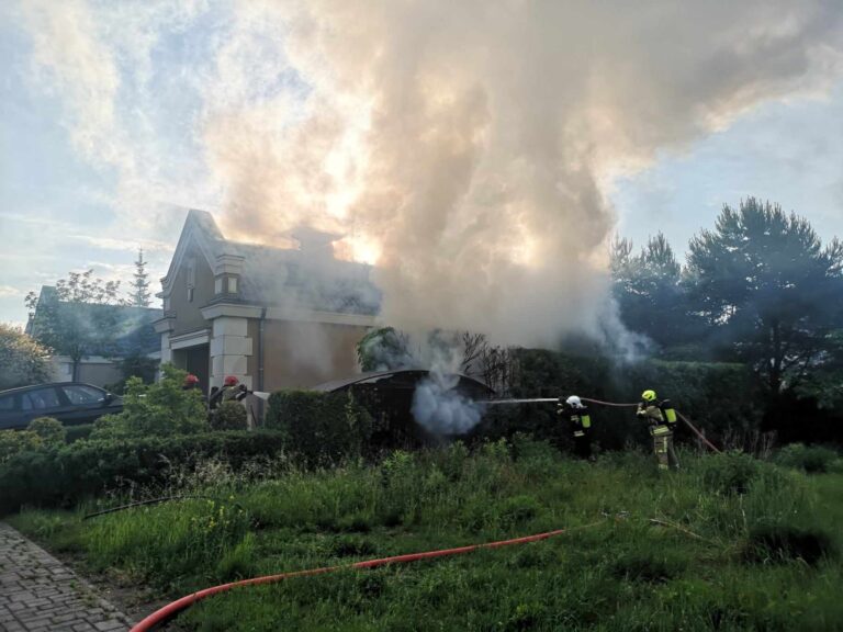 Groźny pożar na os. Wiktoriańskim