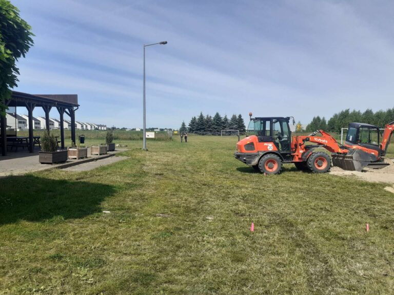 Boisko w Rabowicach jesienią