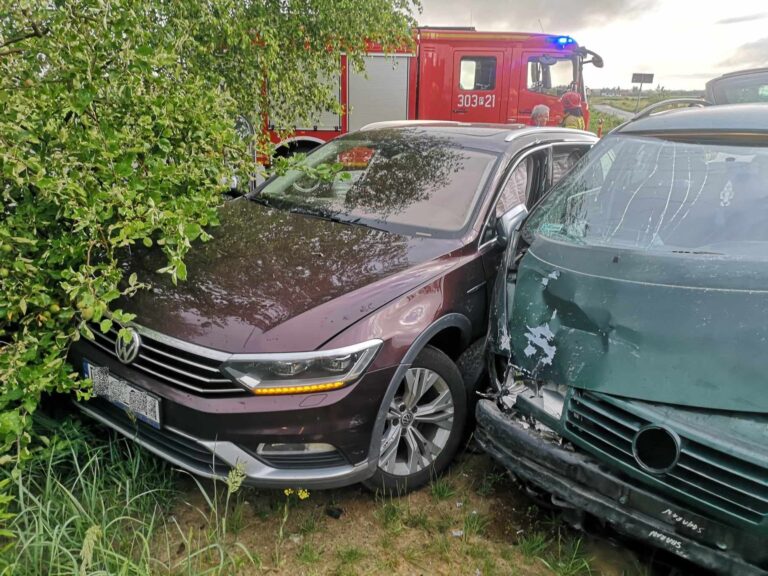 Zderzenie osobówek w Jasinie