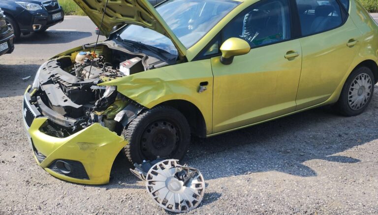 Zderzenie osobówek na skrzyżowaniu w Bogucinie