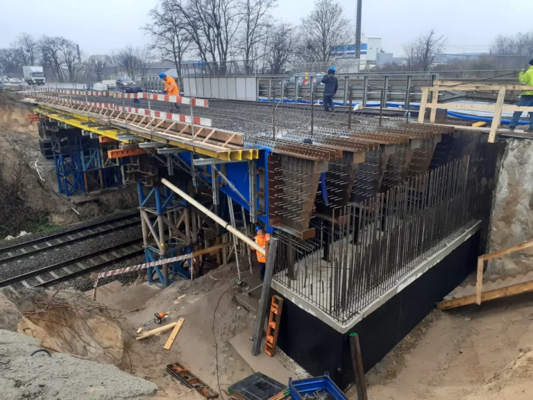 Trwa montaż wiaduktu na drodze wojewódzkiej!