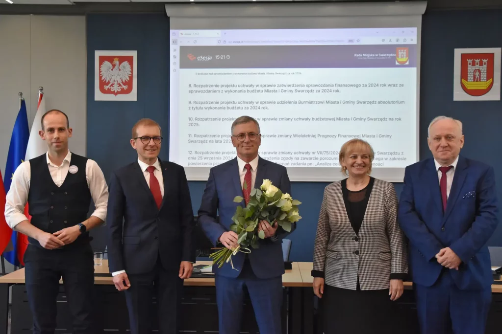 Burmistrz z absolutorium i wotum zaufania 1 absolutorium 2 Tygodnik i Portal Swarzedzki