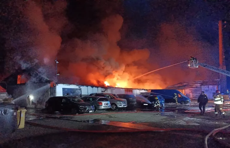 Hala w Kobylnicy w ogniu!