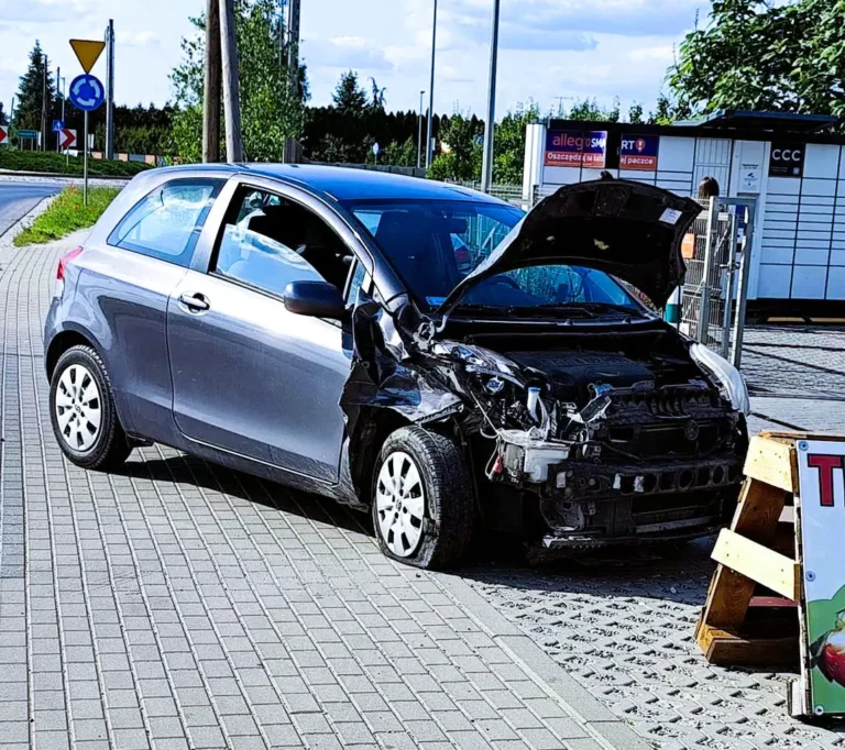 Kolizja trzech aut w Rabowicach