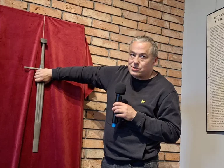 Replika miecza już w swarzędzkim muzeum!