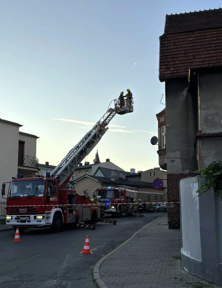 Kamienica zagrażała przechodniom?