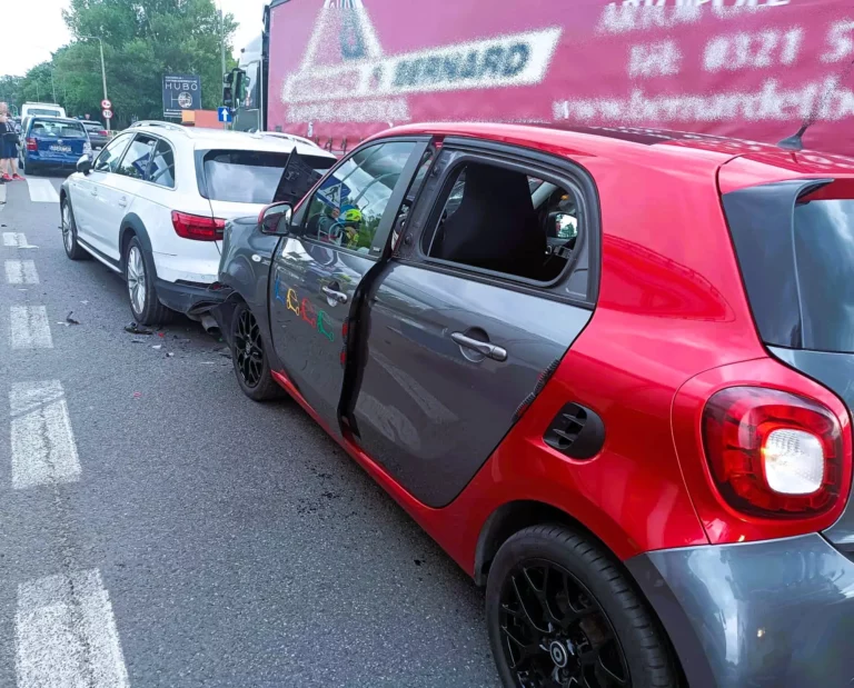 Zderzenie trzech aut na Poznańskiej