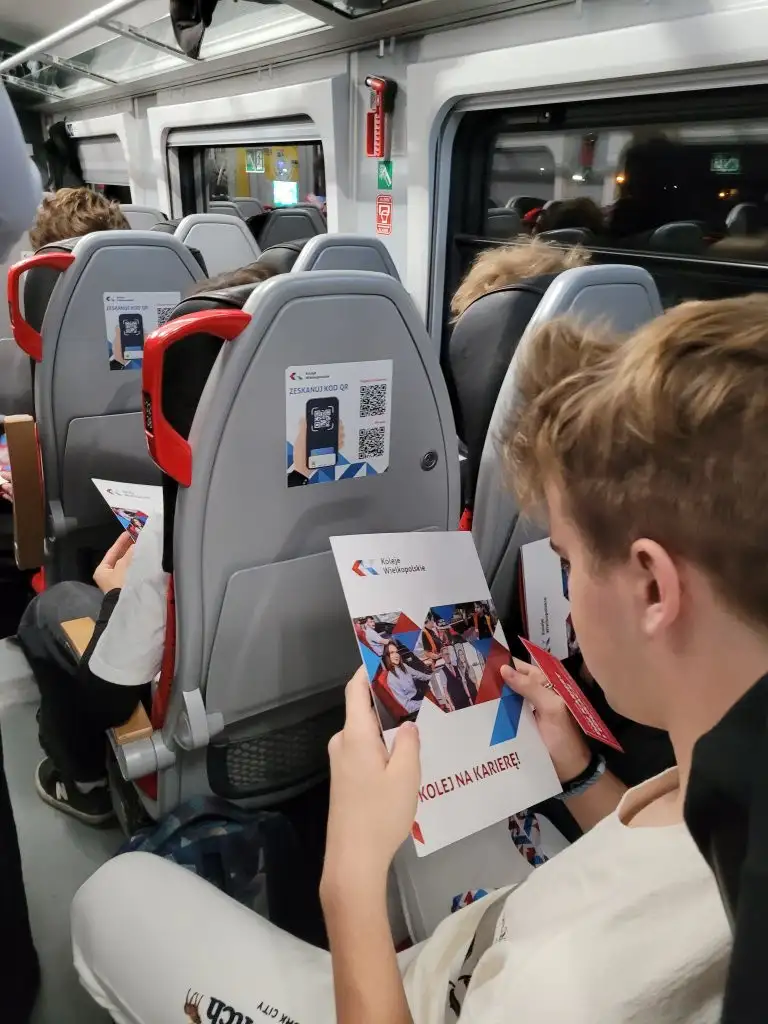 Nowe pojazdy, rozstrzygniecie konkursu „Pociąg do sztuki” oraz Targi TRAKO 1 Trako 2 Tygodnik i Portal Swarzedzki