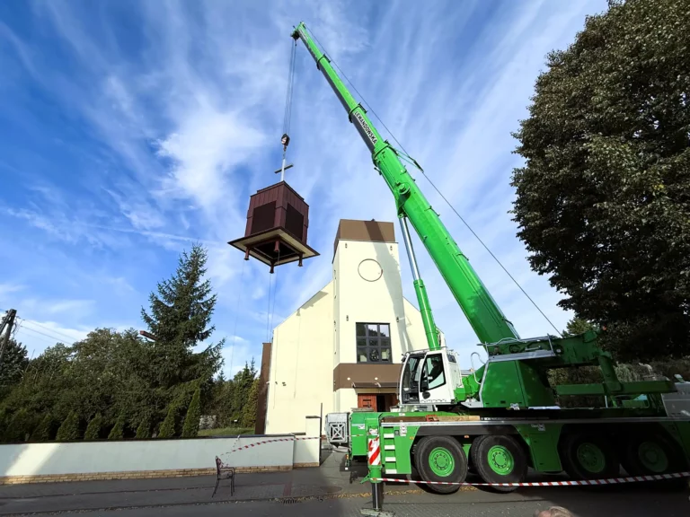 Kopuła na swarzędzkim kościele zamontowana!