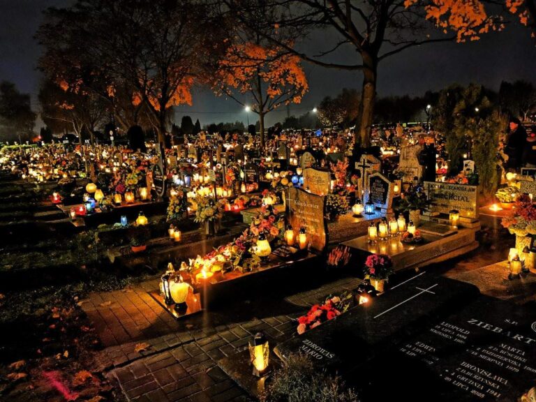 Swarzędzanie odwiedzali groby bliskich