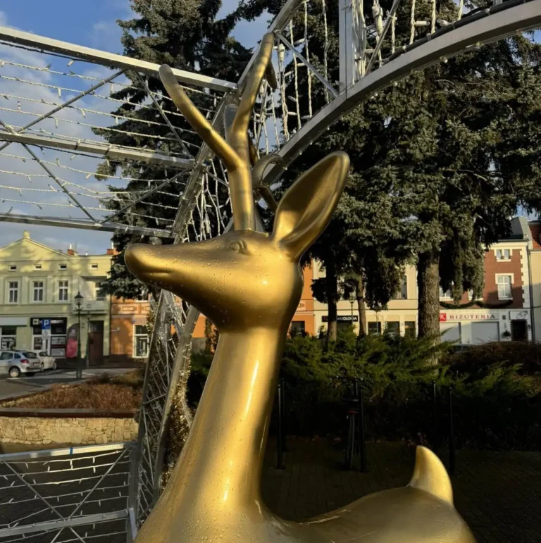 Uszkodzili renifera na Rynku, swarzędzki UMiG apeluje do sprawców wandalizmu!