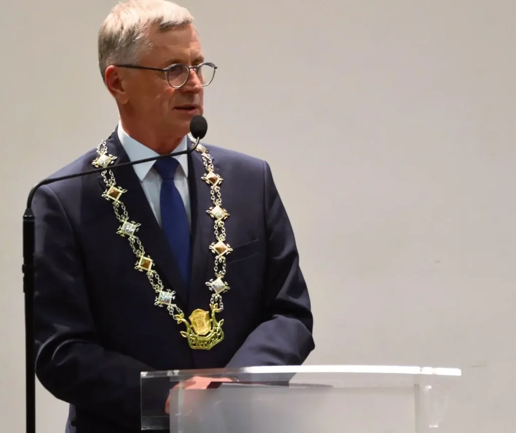 Burmistrz dostanie podwyżkę 1 burmistrz 2 Tygodnik i Portal Swarzedzki