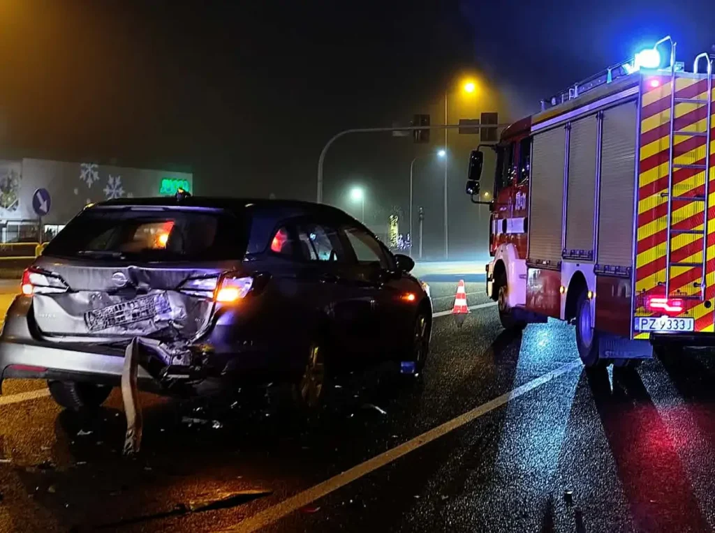 Dwie osoby ranne na Poznańskiej 3 dwie osoby ranne foto Tygodnik i Portal Swarzedzki