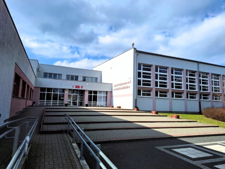 Zajęcia w szkołach podstawowych odwołane do końca dnia!