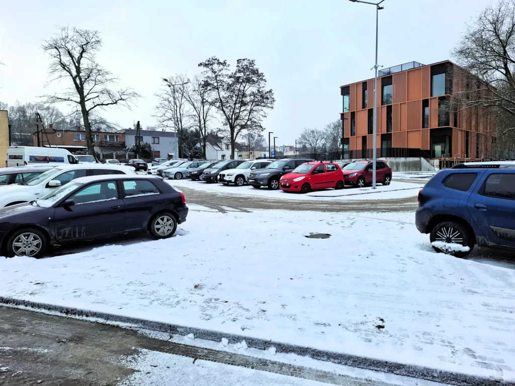 Parkowanie przy hali sportowej powyżej 2h z opłatami ! 1 Parking2 Tygodnik i Portal Swarzedzki