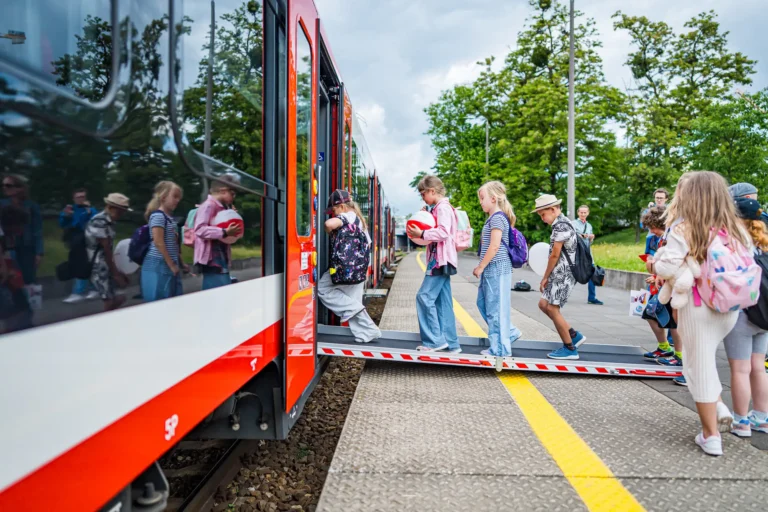 Od Dnia Dziecka po Bałtyk – Koleje Wielkopolskie rozpędzają lato pełne atrakcji!
