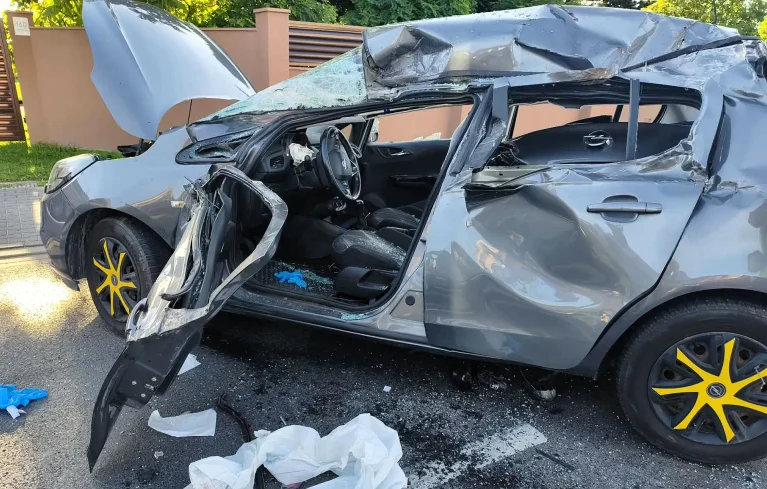 Wypadek w Zalasewie: Kobieta uwięziona po zderzeniu z dźwigiem