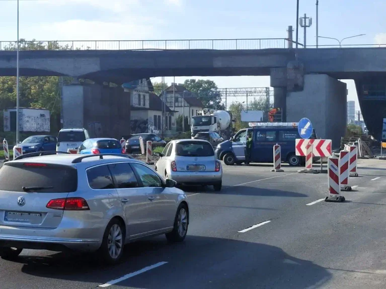 Przebudowa wiaduktu korkuje  dojazd do Poznania!