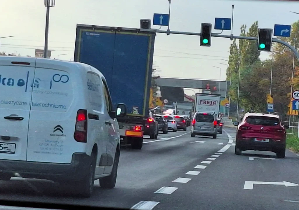 Przebudowa wiaduktu korkuje dojazd do Poznania! 1 korki 2 Tygodnik i Portal Swarzedzki